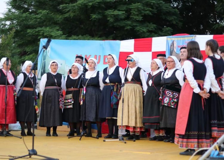 Održana večer folklora “Kočerinom kolo igra, a pisma se ori!”