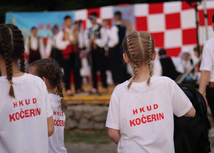 Održana večer folklora “Kočerinom kolo igra, a pisma se ori!”