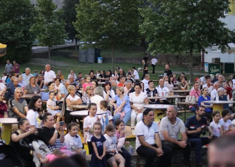 Održana večer folklora “Kočerinom kolo igra, a pisma se ori!”