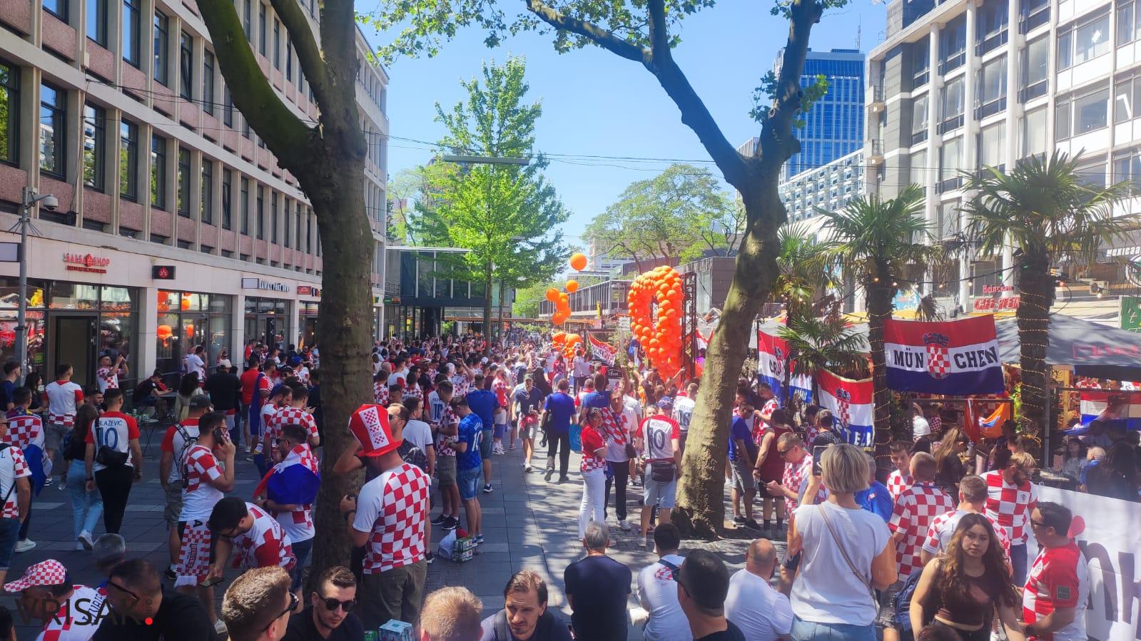 Vrisak.info vam donosi fotografije prije utakmice u Rotterdamu