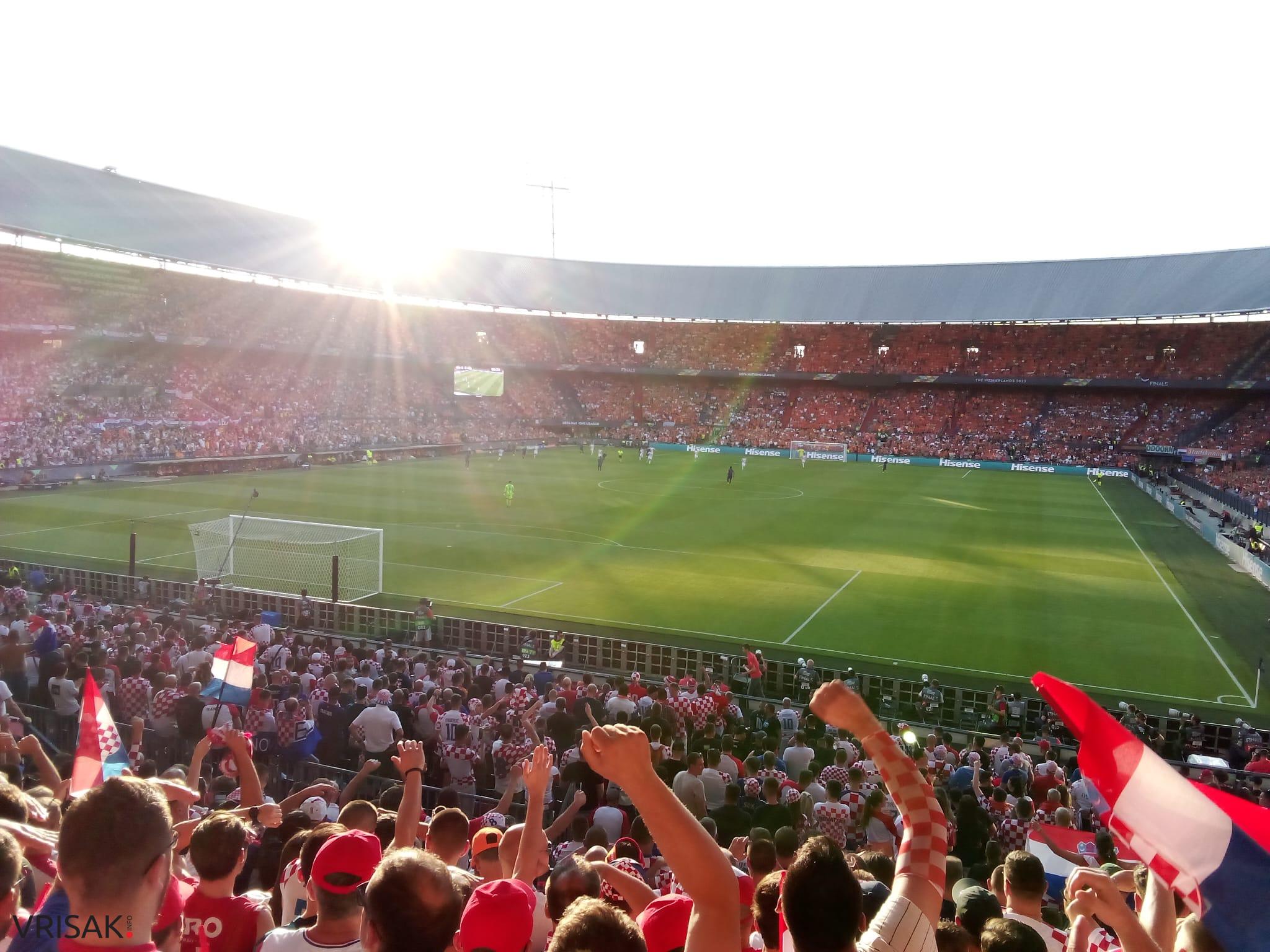 Vrisak.info vam donosi fotografije prije utakmice u Rotterdamu