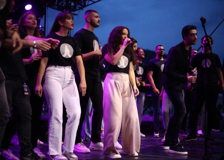 Veliki humanitarni koncert duhovne glazbe pod nazivom Vjerujem okupio 10 tisuća ljudi u Mostaru