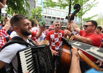 Dukati iz Širokog Brijega stigli u Rotterdam, napravili lom i pobrali stotine eura od hrvatskih navijača