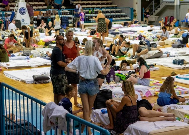Nakon Rodosa, ogroman požar i na Krfu: Tisuće evakuirane