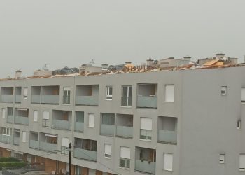 Otkinuti krovovi, porušena stabla: Pogledajte nevjerojatne scene u Zagrebu i okolici