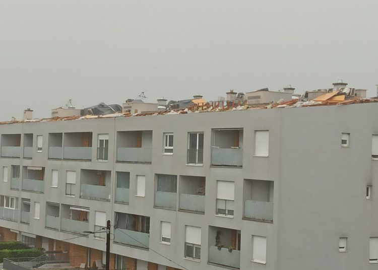 Otkinuti krovovi, porušena stabla: Pogledajte nevjerojatne scene u Zagrebu i okolici