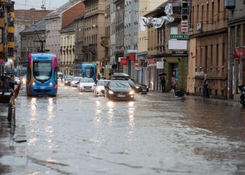 Dvije osobe poginule u jakom nevremenu u Zagrebu, hitna zatrpana pozivima