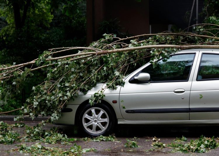 Dvije osobe poginule u jakom nevremenu u Zagrebu, hitna zatrpana pozivima