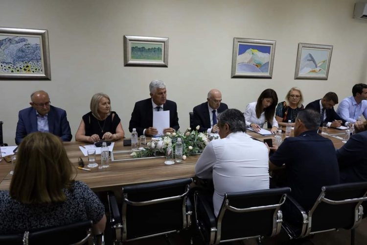 Predsjedništvo HNS-a BiH razgovaralo o aktivnostima vezanim za koordiniranje izvršne i zakonodavne vlasti na svim razinama u BiH