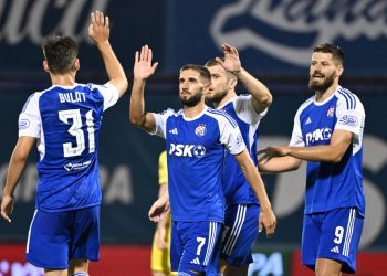 Rapsodija Modrih na Maksimiru: Dinamo s 4:0 razbio Astanu, hat-trick Ivanušeca