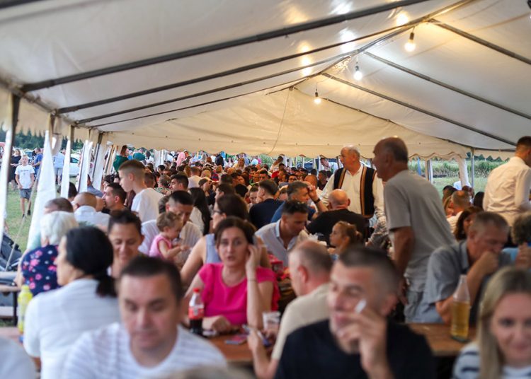 Misa na Crkvini u Mokrom: Središnji događaj godišnjeg okupljanja Mokrana i njihovih prijatelja