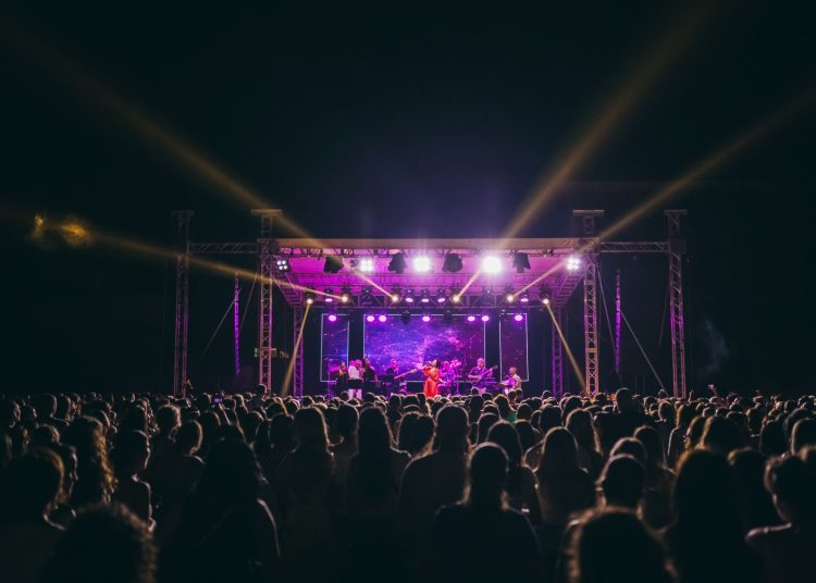 Doris Dragović  na krcatom Kantarevcu priredila glazbeni spektakl u Mostaru