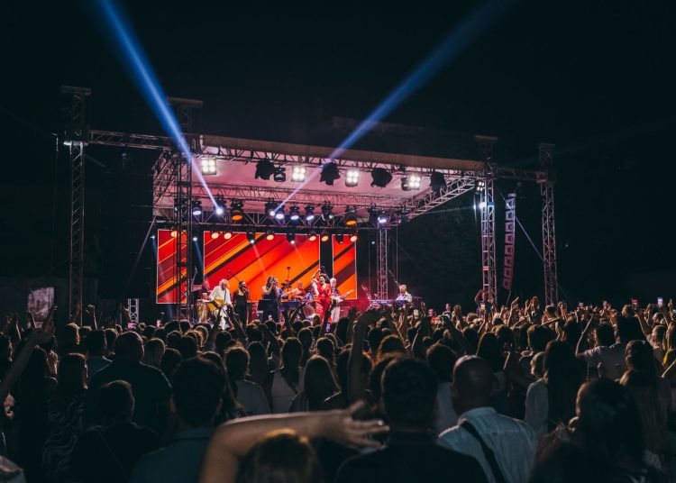 Doris Dragović  na krcatom Kantarevcu priredila glazbeni spektakl u Mostaru