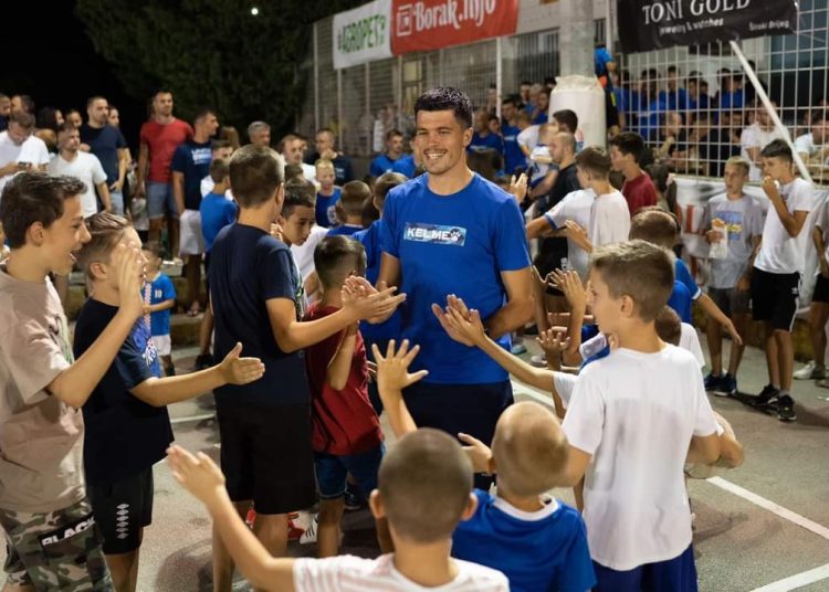 Pogledajte kako je bilo na druženju igrača Širokog s navijačima u Klancu