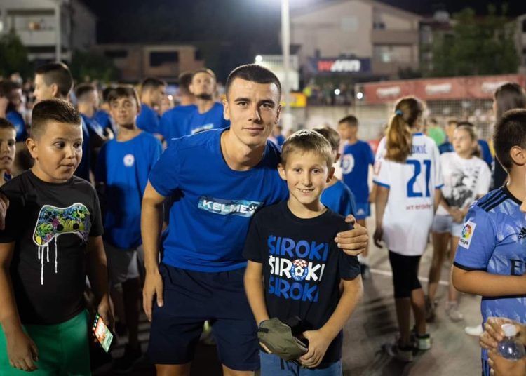 Pogledajte kako je bilo na druženju igrača Širokog s navijačima u Klancu