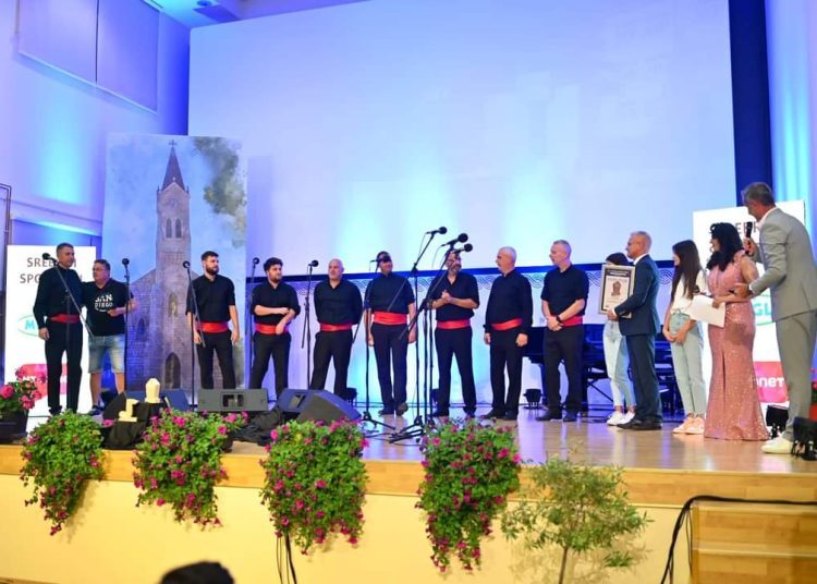 Prva večer 9. Festivala klapske pisme Posušje 2023.: Posuški stećak klapi Kumpanji, a nagrada publike klapi Kolapjani