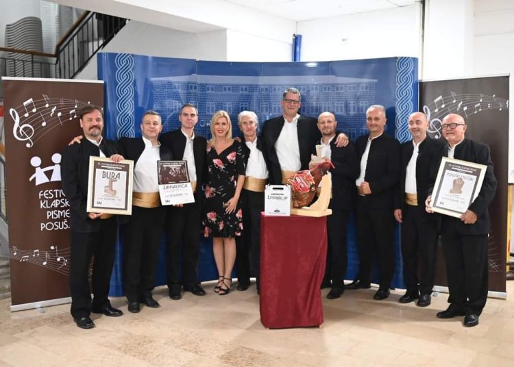 Prva večer 9. Festivala klapske pisme Posušje 2023.: Posuški stećak klapi Kumpanji, a nagrada publike klapi Kolapjani