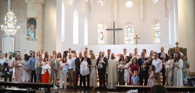 Široki Brijeg: Četrnaest krštenja u jednom danu