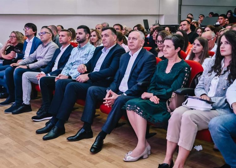 Druga večer 9. Festivala klapske pisme u Posušju: Oželanda odnijela Posuški stećak, Galuna Buru