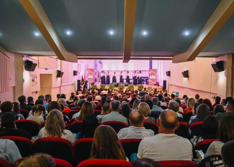 Druga večer 9. Festivala klapske pisme u Posušju: Oželanda odnijela Posuški stećak, Galuna Buru