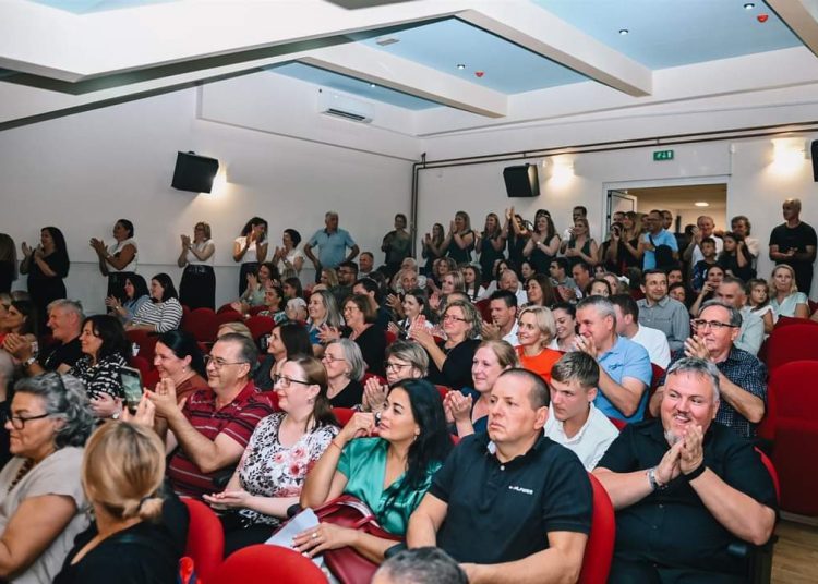 Druga večer 9. Festivala klapske pisme u Posušju: Oželanda odnijela Posuški stećak, Galuna Buru