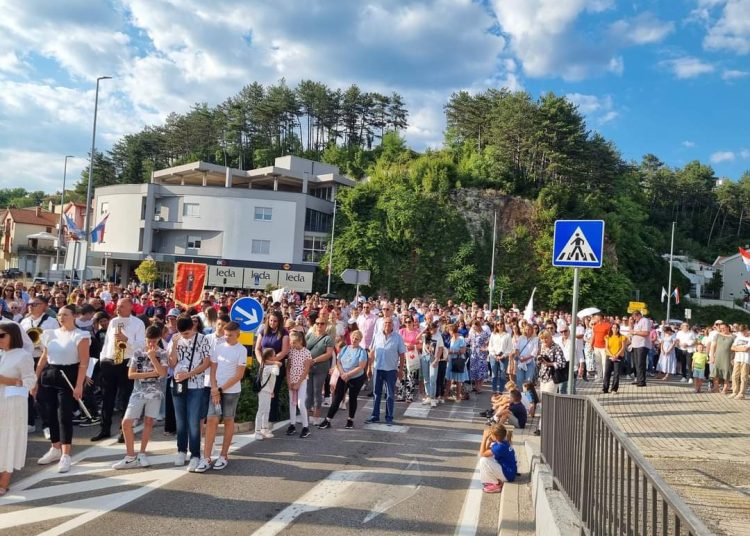Široki Brijeg: Mnoštvo vjernika na Uočnici Velikoj Gospi