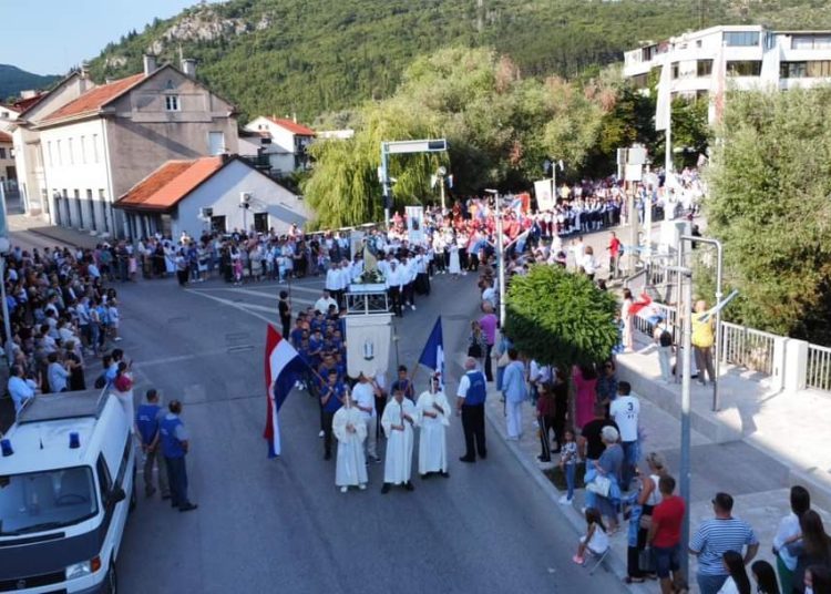 Široki Brijeg: Mnoštvo vjernika na Uočnici Velikoj Gospi