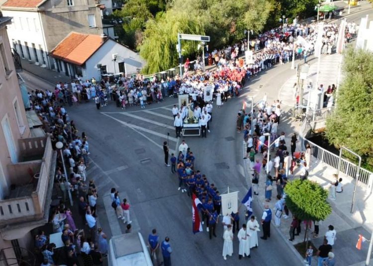 Široki Brijeg: Mnoštvo vjernika na Uočnici Velikoj Gospi