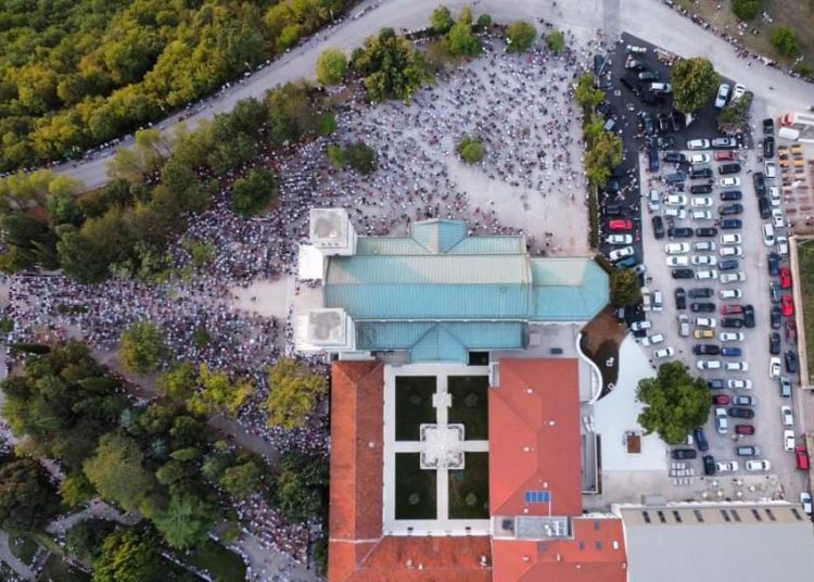 Široki Brijeg: Mnoštvo vjernika na Uočnici Velikoj Gospi
