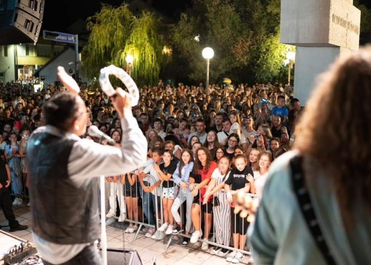 Željko Bebek i klapa Grga napravili feštu u Širokom Brijegu za Gospojinu