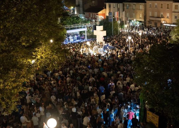 Željko Bebek i klapa Grga napravili feštu u Širokom Brijegu za Gospojinu