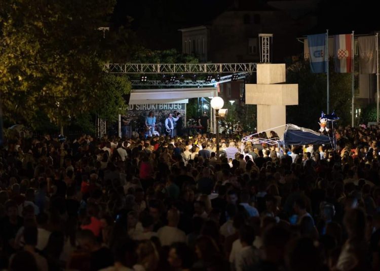 Željko Bebek i klapa Grga napravili feštu u Širokom Brijegu za Gospojinu