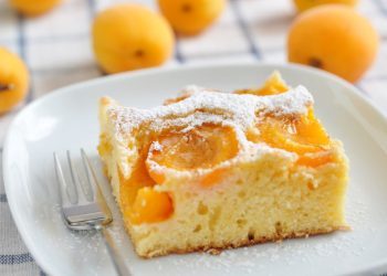 Brzi kolač s marelicama: Recept “na čaše” s kojim ne možete pogriješiti