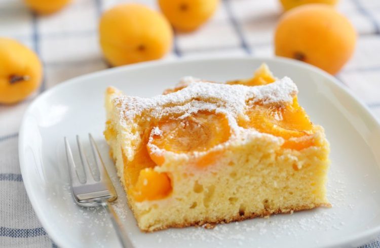 Brzi kolač s marelicama: Recept “na čaše” s kojim ne možete pogriješiti