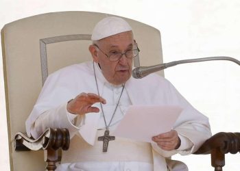 Papa Franjo pozvao na globalno razmišljanje o opasnostima od umjetne inteligencije