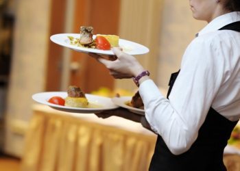 Iako su slabo plaćeni, trgovci i ugostitelji u BiH pružaju najbolju uslugu u regiji