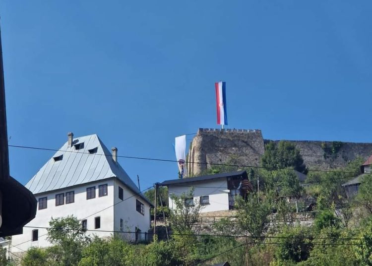 Svečano obilježena 28. obljetnica vojno-redarstvene operacije “Maestral” i oslobođenje kraljevskog grada Jajca