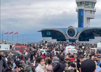 Tisuće Armenaca hrle u zračnu luku u Karabahu