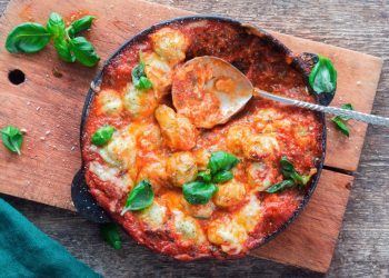 Kao lazanje, ali brže i lakše: Recept za kremaste njoke s bolonjezom i sirom