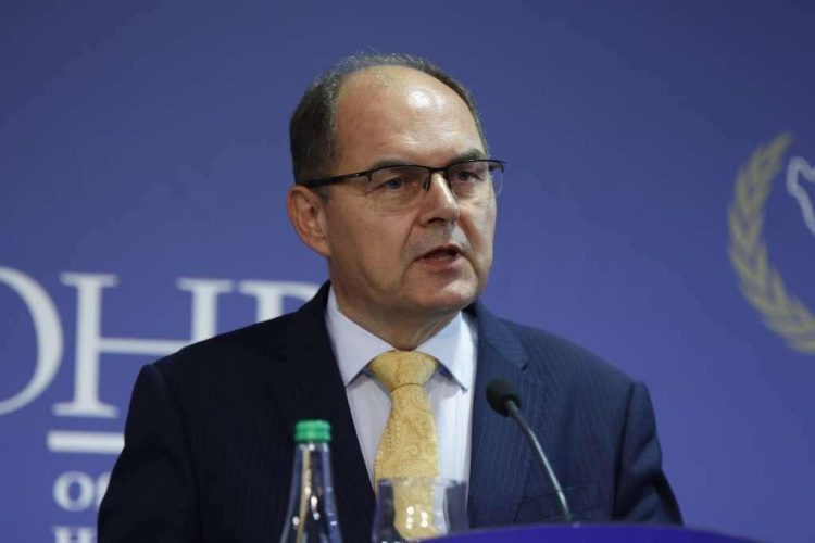 Schmidt pisao Cvijanović: Ovo što radite je jako opasno