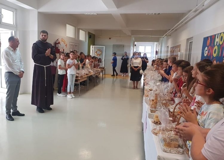 Škole u Širokom Brijegu svečano obilježile Dane kruha (FOTO)
