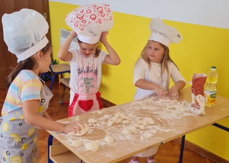 Škole u Širokom Brijegu svečano obilježile Dane kruha (FOTO)