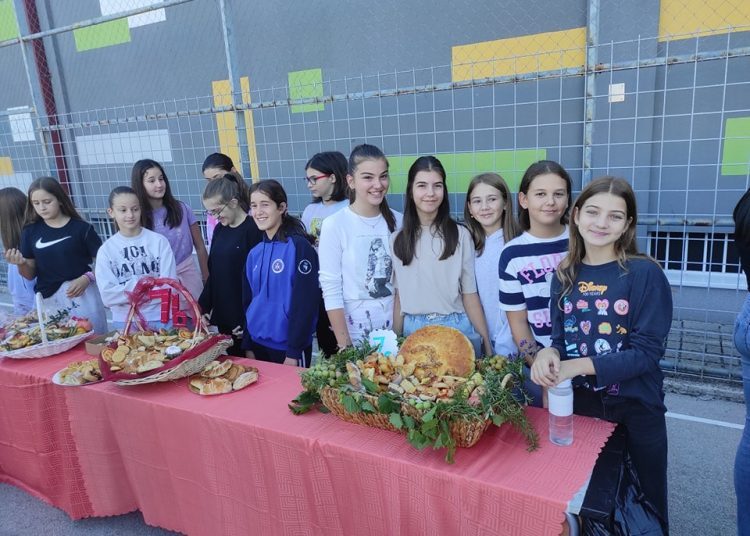 Škole u Širokom Brijegu svečano obilježile Dane kruha (FOTO)