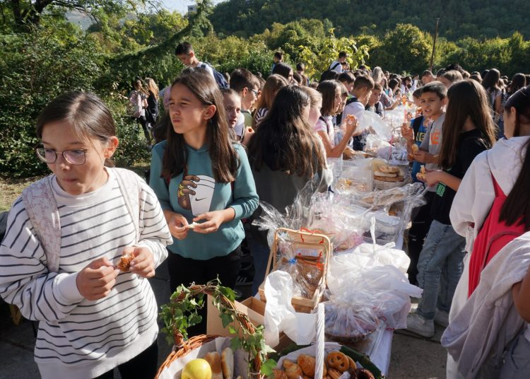 Škole u Širokom Brijegu svečano obilježile Dane kruha (FOTO)
