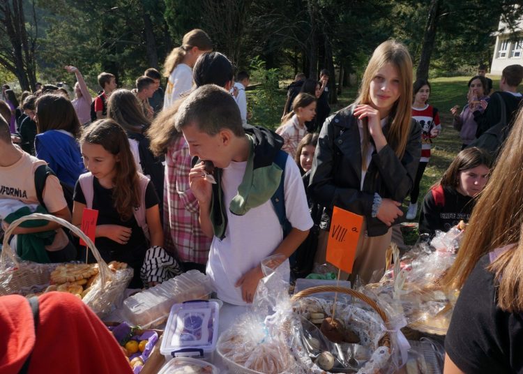 Škole u Širokom Brijegu svečano obilježile Dane kruha (FOTO)