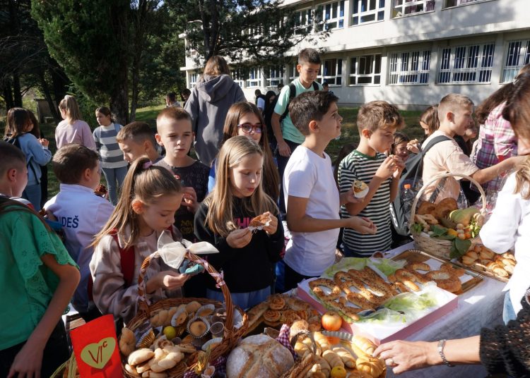 Škole u Širokom Brijegu svečano obilježile Dane kruha (FOTO)