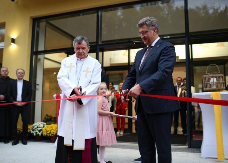 Svečano otvoren Pastoralno-socijalni centar “Sv. Josip” u Lugu kod Kiseljaka