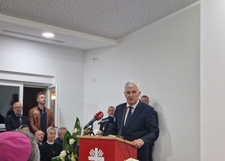 Svečano otvoren Pastoralno-socijalni centar “Sv. Josip” u Lugu kod Kiseljaka