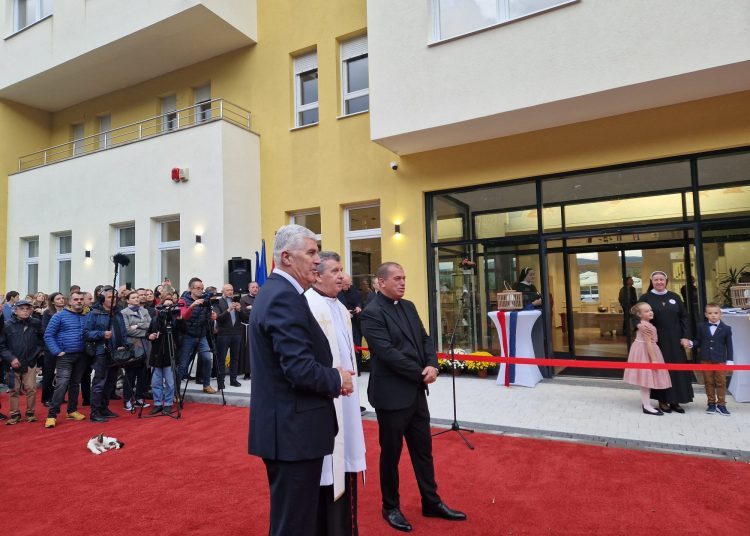 Svečano otvoren Pastoralno-socijalni centar “Sv. Josip” u Lugu kod Kiseljaka