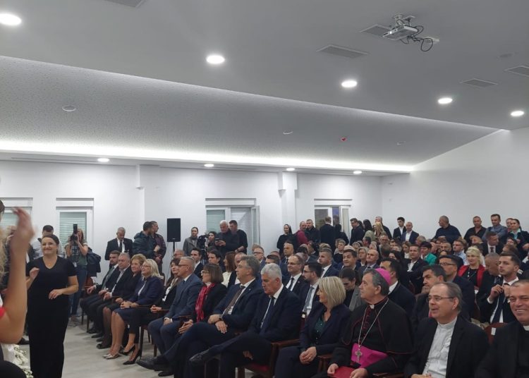 Svečano otvoren Pastoralno-socijalni centar “Sv. Josip” u Lugu kod Kiseljaka